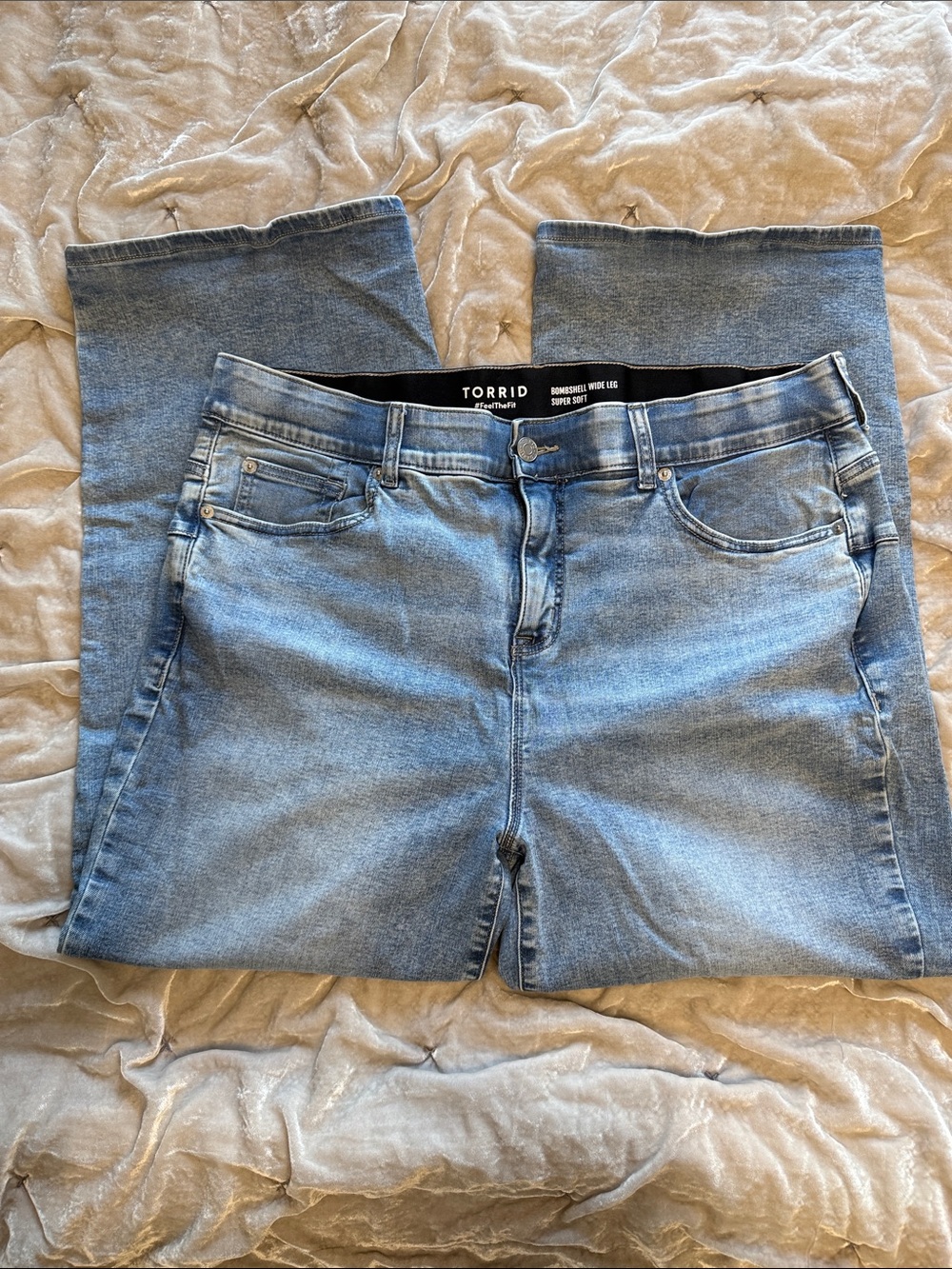 Torrid Bombshell 18 short Light Wash Blue Stretch Wide Leg Jeans